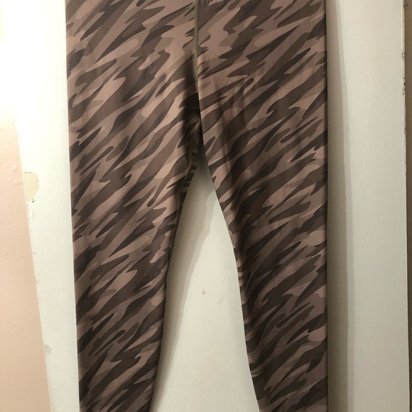 Grrrl Next Level Untouchable Leggings - Picture 3 of 4